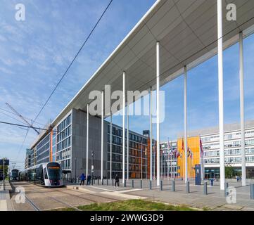 Luxemburg-Stadt (Luxemburg, Lëtzebuerg): Konrad Adenauer-Gebäude des Europäischen Parlaments in Kirchberg in Luxemburg Stockfoto