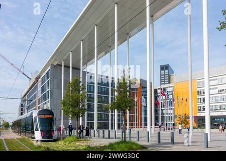 Luxemburg-Stadt (Luxemburg, Lëtzebuerg): Konrad Adenauer-Gebäude des Europäischen Parlaments in Kirchberg in Luxemburg Stockfoto