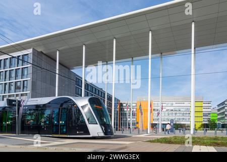 Luxemburg-Stadt (Luxemburg, Lëtzebuerg): Konrad Adenauer-Gebäude des Europäischen Parlaments in Kirchberg in Luxemburg Stockfoto