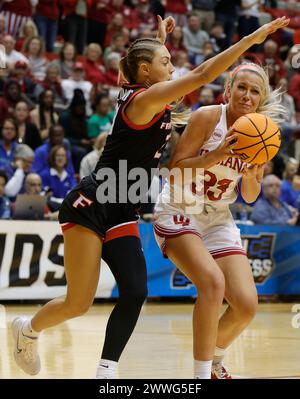 Bloomington, Usa. März 2024. Indiana Hoosiers schützen Sydney Parrish (33) während eines NCAA-Basketballturniers gegen Fairfield in der Simon Skjodt Assembly Hall. Indiana gewann 89:56. (Foto: Jeremy Hogan/SOPA Images/SIPA USA) Credit: SIPA USA/Alamy Live News Stockfoto