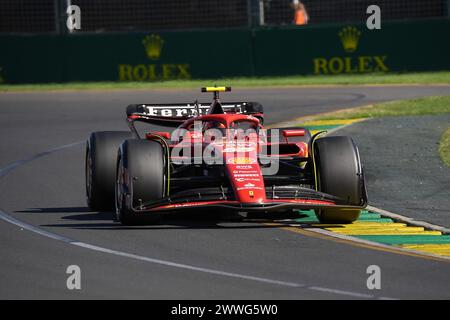 Melbourne, Australien. März 2024. Motorsport: Formel-1-Weltmeisterschaft, Grand Prix von Australien, Rennen Carlos Sainz aus Spanien vom Scuderia Ferrari-Team ist in Melbourne auf der Strecke. Quelle: Hasan Bratic/dpa/Alamy Live News Stockfoto