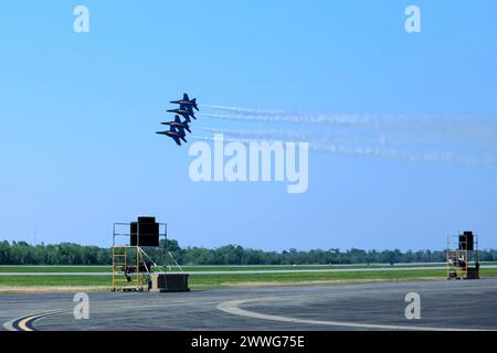 Belle Chasse, USA. März 2024. Die U.S. Navy Blue Angels treten am 23. März 2024 auf der New Orleans Airshow auf der Naval Air Station Joint Reserve Base in Belle Chasse, Louisiana, USA, auf. Quelle: Lan Wei/Xinhua/Alamy Live News Stockfoto