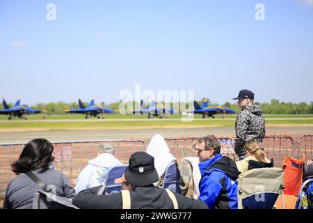 Belle Chasse, USA. März 2024. Während der New Orleans Airshow auf der Naval Air Station Joint Reserve Base in Belle Chasse, Louisiana, USA, am 23. März 2024 wird die Kunstflugshow beobachtet. Quelle: Lan Wei/Xinhua/Alamy Live News Stockfoto