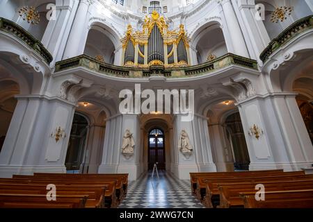 Innenansicht Kathedrale St. Trinitatis, Orgelempore, Dresden, Freistaat Sachsen, Deutschland mcpins *** Innenansicht von St. Trinitatis-Kathedrale, org Stockfoto