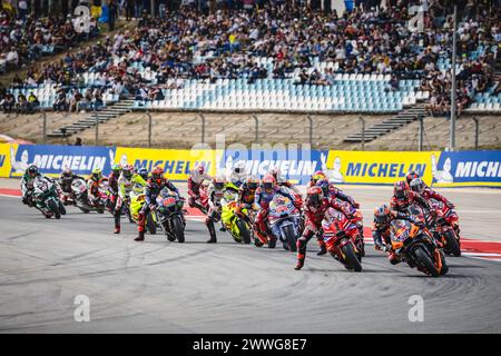 Portimao, Portugal. März 2024. Allgemeine Ansicht des Starts des MotoGP-Sprintrennens des Tissot Grand Prix von Portugal am 23. März 2024 auf dem Algarve International Circuit in Portimao, Portugal. (Foto: Henrique Casinhas/SOPA Images/SIPA USA) Credit: SIPA USA/Alamy Live News Stockfoto