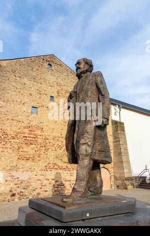 Trier: Karl-Marx-Statue, Werk des Bildhauers Wu Weishan ist ein Geschenk der Volksrepublik China in Mosel, Rheinland-Pfalz, Rheinland-Pfalz Stockfoto