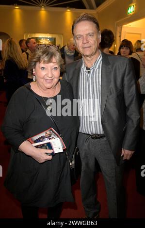 Angelika Mann mit Ehemann Ralf rasch bei der Premiere des Theaterstücks Achtsam morden im Schlosspark Theater. Berlin, 23.03.2024 *** Angelika Mann mit Ehemann Ralf rasch bei der Uraufführung des Stücks Achtsam Morden im Schlosspark Theater Berlin, 23 03 2024 Foto:XF.xKernx/xFuturexImagex achtsam 4315 Stockfoto