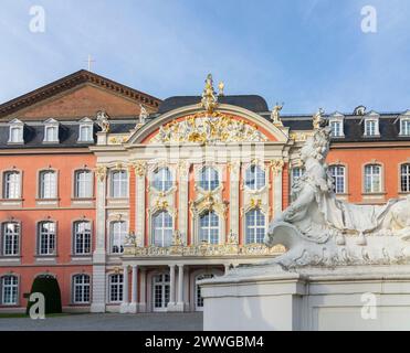 Trier: Kurfürstliches Schloss in Mosel, Rheinland-Pfalz, Rheinland-Pfalz, Deutschland Stockfoto