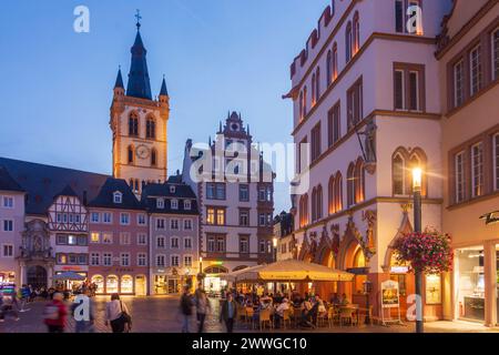 Trier: Hauptmarkt, Kirche St. Gangolf, Haus Steipe, Restaurant in Mosel, Rheinland-Pfalz, Rheinland-Pfalz, Deutschland Stockfoto