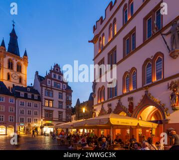 Trier: Hauptmarkt, Kirche St. Gangolf, Haus Steipe, Restaurant in Mosel, Rheinland-Pfalz, Rheinland-Pfalz, Deutschland Stockfoto