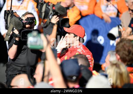 MELBOURNE, AUSTRALIEN. März 2024. 55 Carlos Sainz Jr. (ESP) Scuderia Ferrari nach dem Rennen nach Abschluss der dritten Runde des FIA Formel 1 Rolex Australian Grand Prix 2024 vom 22. Bis 24. März auf dem Albert Park Street Circuit in Melbourne, Australien. Quelle: Karl Phillipson/Alamy Live News. Stockfoto