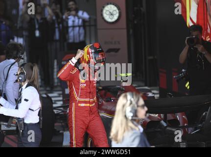 MELBOURNE, AUSTRALIEN. März 2024. 55 Carlos Sainz Jr. (ESP) Scuderia Ferrari nach dem Rennen nach Abschluss der dritten Runde des FIA Formel 1 Rolex Australian Grand Prix 2024 vom 22. Bis 24. März auf dem Albert Park Street Circuit in Melbourne, Australien. Quelle: Karl Phillipson/Alamy Live News. Stockfoto