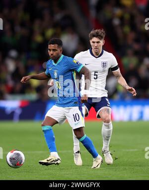 London, Großbritannien. März 2024. John Stones von England mit Rodrygo von Brasilien während des internationalen Freundschaftsspiels im Wembley Stadium, London. Der Bildnachweis sollte lauten: David Klein/Sportimage Credit: Sportimage Ltd/Alamy Live News Stockfoto