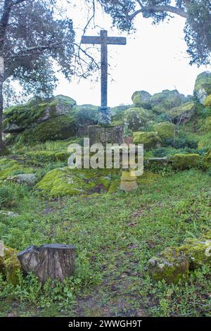 P. de Acim, Spanien - 21. Januar 2024: Außengärten des Klosters El Palancar, Pedroso de Acim, Caceres, Spanien Stockfoto