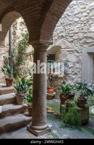 P. de Acim, Spanien - 21. Januar 2024: Altes Kloster des Klosters El Palancar, Pedroso de Acim, Caceres, Spanien Stockfoto