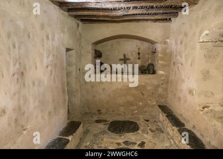 P. de Acim, Spanien - 21. Januar 2024: Refektorium im Kloster El Palancar, Pedroso de Acim, Caceres, Spanien Stockfoto