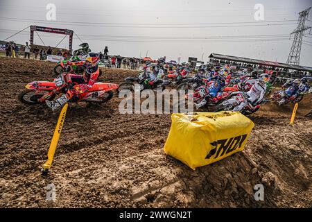 Spanien, Spanien. März 2024. Motocross World Championship-Runde 2-MXGP von SPANIEN-MADRID-24 Marzo 2024-MX2 Class-Start während der MXGP von Spanien, Motocross-Rennen in Spanien, Spanien, 24. März 2024 Credit: Independent Photo Agency/Alamy Live News Stockfoto