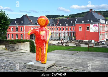 Marionettenskulptur vor der Stavelot Abbey Stockfoto