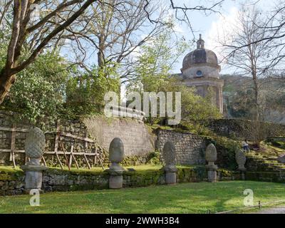 Der Sacro Bosco („Heiliger Wald“) alias Parco dei Mostri (Park der Monster) in Bomarzo, Provinz Viterbo, Latium, Italien. März 2024 Stockfoto