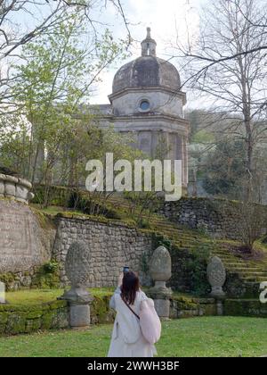 Der Sacro Bosco („Heiliger Wald“) alias Parco dei Mostri (Park der Monster) in Bomarzo, Provinz Viterbo, Latium, Italien. März 2024 Stockfoto