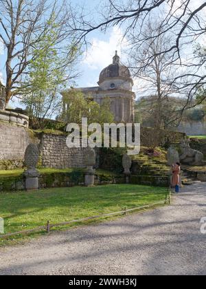 Der Sacro Bosco („Heiliger Wald“) alias Parco dei Mostri (Park der Monster) in Bomarzo, Provinz Viterbo, Latium, Italien. März 2024 Stockfoto