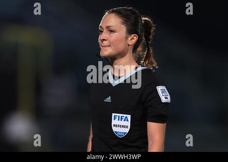 Serravalle, Italien. März 2024. Die Schiedsrichterin Deborah Bianchi aus Italien während des Internationalen Freundschaftsspiels im San Marino Stadion in Serravalle. Der Bildnachweis sollte lauten: Jonathan Moscrop/Sportimage Credit: Sportimage Ltd/Alamy Live News Stockfoto