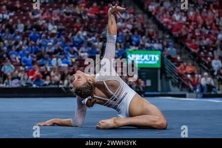 West Valley City, USA. März 2024. Utahs Olympiasiegerin Grace McCallum belegte mit einem Ergebnis von 9,950 die zweite in der Floor-Übung und belegte mit ihrem guten Freund Jade Carey den zweiten Platz im All Around beim vierten Sieg der Pac-12 Women's Gymnastics Championship in Folge im Maverik Center. West Valley City, Utah am 23. März 2024 (Foto: Jeff Wong/SIPA USA) Credit: SIPA USA/Alamy Live News Stockfoto