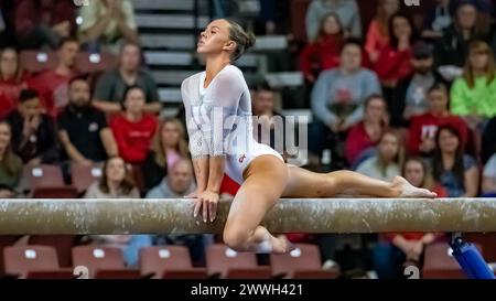 West Valley City, USA. März 2024. Utahs Maile O'Keefe, manchmal auch Queen of the Beam genannt, gewann den Balancestrahl mit einem weiteren perfekten 10,0-Ergebnis, beim vierten Straight-Sieg der Pac-12 Women's Gymnastics Championship der University of Utah am 23. März 2024 im Maverik Center, West Valley City, Utah (Foto: Jeff Wong/SIPA USA) Credit: SIPA USA/Alamy Live News Stockfoto