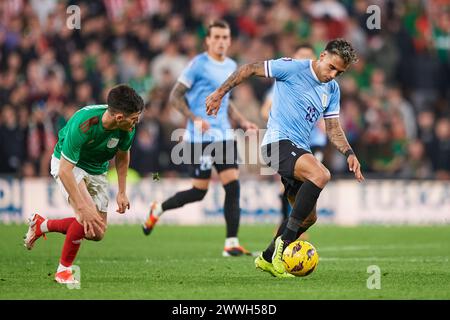 Bilbao, Spanien. 23. März 2024. Rodrigo Zalazar von Uruguay mit dem Ball während des Freundschaftsspiels Pais Vasco gegen Uruguay am 23. März 2024 in Bilbao, Spanien. Quelle: Cesar Ortiz Gonzalez/Alamy Live News Stockfoto