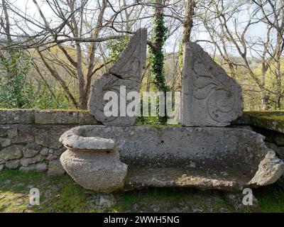 Der Sacro Bosco („Heiliger Wald“) alias Parco dei Mostri (Park der Monster) in Bomarzo, Provinz Viterbo, Latium, Italien. März 2024 Stockfoto