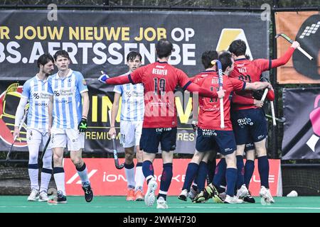 Brasschaat, Belgien. März 2024. Dragons-Spieler feiern nach einem Hockeyspiel zwischen KHC Dragons und Gantoise am Sonntag, den 24. März 2024, in Brasschaat, am 18. Tag des ION Hockey League-Wettbewerbs der belgischen Eliteklasse. BELGA FOTO TOM GOYVAERTS Credit: Belga Nachrichtenagentur/Alamy Live News Stockfoto