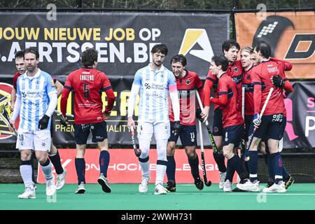 Brasschaat, Belgien. März 2024. Dragons-Spieler feiern nach einem Hockeyspiel zwischen KHC Dragons und Gantoise am Sonntag, den 24. März 2024, in Brasschaat, am 18. Tag des ION Hockey League-Wettbewerbs der belgischen Eliteklasse. BELGA FOTO TOM GOYVAERTS Credit: Belga Nachrichtenagentur/Alamy Live News Stockfoto