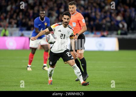 Ilkay Gundogan (Deutschland), Schiedsrichter Jesus Gil Manzano (Spanien) während des Internationalen Freundschaftsfußballspiels zwischen Frankreich und Deutschland am 23. März 2024 im Groupama-Stadion in Decines-Charpieu bei Lyon, Frankreich - Foto Jean Catuffe / DPPI Stockfoto