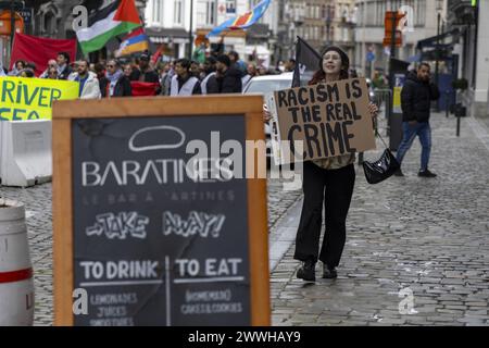 Brüssel, Belgien März 2024. Die Menschen nehmen am Sonntag, den 24. März 2024, in Brüssel an einer Demonstration "vereint gegen Rassismus" Teil. BELGA FOTO NICOLAS MAETERLINCK Credit: Belga News Agency/Alamy Live News Stockfoto