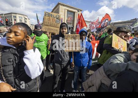 Brüssel, Belgien März 2024. Die Menschen nehmen am Sonntag, den 24. März 2024, in Brüssel an einer Demonstration "vereint gegen Rassismus" Teil. BELGA FOTO NICOLAS MAETERLINCK Credit: Belga News Agency/Alamy Live News Stockfoto