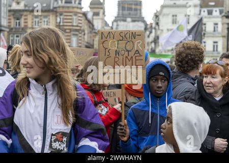 Brüssel, Belgien März 2024. Die Menschen nehmen am Sonntag, den 24. März 2024, in Brüssel an einer Demonstration "vereint gegen Rassismus" Teil. BELGA FOTO NICOLAS MAETERLINCK Credit: Belga News Agency/Alamy Live News Stockfoto