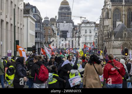 Brüssel, Belgien März 2024. Die Menschen nehmen am Sonntag, den 24. März 2024, in Brüssel an einer Demonstration "vereint gegen Rassismus" Teil. BELGA FOTO NICOLAS MAETERLINCK Credit: Belga News Agency/Alamy Live News Stockfoto