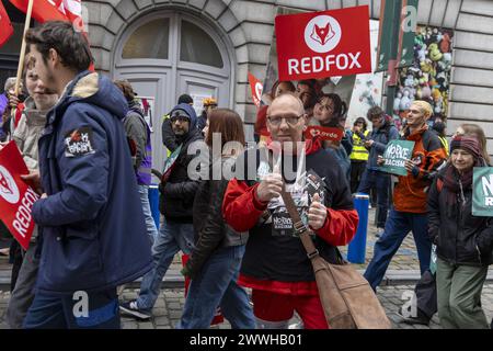 Brüssel, Belgien März 2024. Die Menschen nehmen am Sonntag, den 24. März 2024, in Brüssel an einer Demonstration "vereint gegen Rassismus" Teil. BELGA FOTO NICOLAS MAETERLINCK Credit: Belga News Agency/Alamy Live News Stockfoto