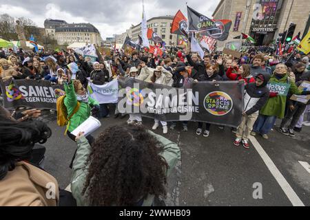 Brüssel, Belgien März 2024. Die Menschen nehmen am Sonntag, den 24. März 2024, in Brüssel an einer Demonstration "vereint gegen Rassismus" Teil. BELGA FOTO NICOLAS MAETERLINCK Credit: Belga News Agency/Alamy Live News Stockfoto