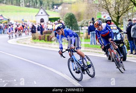 Wevelgem, Belgien. März 2024. Movistar Team-Fahrer in Aktion während des Gent-Wevelgem-Radrennens der Männer in Flanders Fields, 253,1 km von Ieper nach Wevelgem, Sonntag, den 24. März 2024. BELGA FOTO DIRK WAEM Credit: Belga News Agency/Alamy Live News Stockfoto