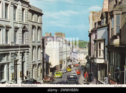 Vintage-Postkarte von High Street, Haverfordwest, 1960er Jahre Stockfoto