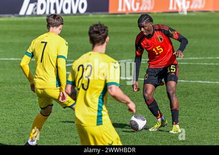 Veendam, Niederlande. März 2024. Madi Nsosemo (15) aus Belgien, dargestellt während eines Fußballspiels zwischen den U19-Nationalmannschaften Belgiens und Litauens am 2. Spieltag in der Gruppe 2 der UEFA-U19-Elite-Runde am Samstag, 23. März 2024, in Veendam, Niederlande. Quelle: Sportpix/Alamy Live News Stockfoto