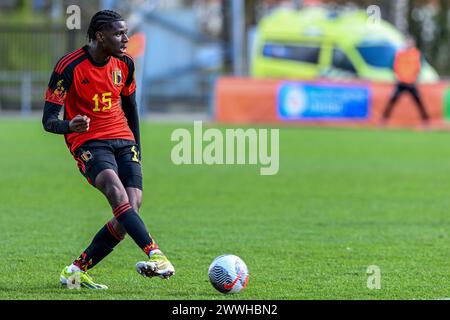 Veendam, Niederlande. März 2024. Madi Nsosemo (15) aus Belgien, dargestellt während eines Fußballspiels zwischen den U19-Nationalmannschaften Belgiens und Litauens am 2. Spieltag in der Gruppe 2 der UEFA-U19-Elite-Runde am Samstag, 23. März 2024, in Veendam, Niederlande. Quelle: Sportpix/Alamy Live News Stockfoto