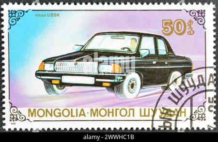 Von der Mongolei gedruckte Briefmarke, auf der Wolga zu sehen ist, um 1989. Stockfoto