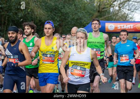 Brentwood, Essex 24. März 2024 Halbmarathon dieses großartige Ereignis in Brentwood Essex im 42. Jahr. Im Laufe der Jahre hat die Veranstaltung mehrere Millionen Pfund für wohltätige Zwecke gesammelt. Guthaben: Richard Lincoln/Alamy Live News Stockfoto