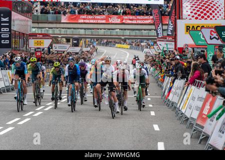 Barcelona, Spanien. März 2024. Tadej Pogacar wird mit 3 31 Sieger der Volta de Catalunya gegen seinen Konkurrenten Mikel Landa. Tadej Pogacar es proclamado ganador de la Volta de Catalunya con una ventaja de 3 31 sobre su competidor Mikel Landa. IM Bild: Tadej Pogacar News Sports-Barcelona, Spanien - Sonntag, 24. März 2024 (Foto: Eric Renom/LaPresse) Credit: LaPresse/Alamy Live News Stockfoto