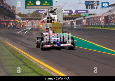 Melbourne, Australien. März 2024. Daniel Ricciardo von Australien und Visa Cash App RB Formel 1 Team verlassen die Boxengassen während des Formel 1 Grand Prix von Australien am Sonntag, den 24. März 2024, auf der Albert Park Grand Prix Strecke in Melbourne, Australien. (Foto: George Hitchens/SOPA Images/SIPA USA) Credit: SIPA USA/Alamy Live News Stockfoto