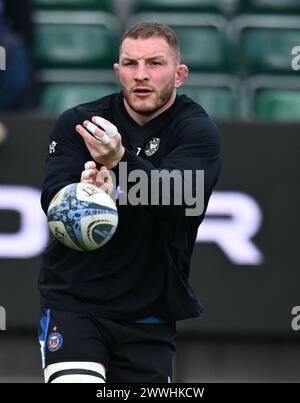 Bath, Somerset, Großbritannien. 24. März 2024, The Recreation Ground, Bath, Somerset, England; Gallagher Premiership Rugby, Bath versus Sale Sharks; Sam Underhill of Bath wärmt sich auf Credit: Action Plus Sports Images/Alamy Live News Stockfoto