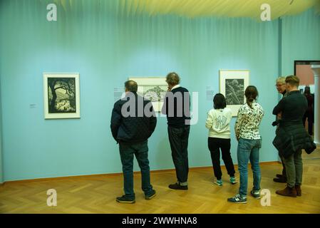 Besucher der Ausstellung des niederländischen Künstlers Escher Stockfoto