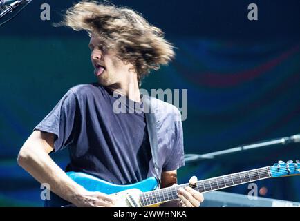 Bogota, Kolumbien. März 2024. Stuart Douglas Mackenzie, Sänger der Rockband King Gizzard & The Lizard Wizard, tritt am ersten Tag des EstereoPicnic Festivals in Bogota auf. (Foto: Daniel Garzon Herazo/NurPhoto) Credit: NurPhoto SRL/Alamy Live News Stockfoto